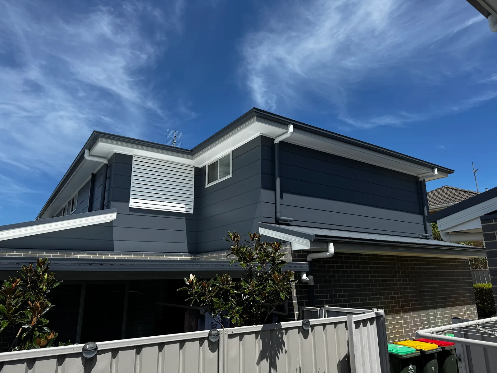 Dark two-tone strata exterior with fresh paintwork